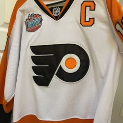 Flyers Winter Classic #18 Richards