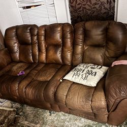 Couch/leather/double Recliner 