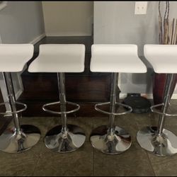 New Set Of 4 white Bar Stools (flat) / white Pub Stools / Adjustable Height / Swivel / Price Is Firm / New In 📦 