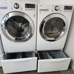 LG SET STEAM WASHER AND GAS DRYER LIKE NEW 