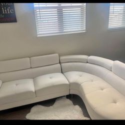 WHITE LEATHER SECTIONAL w/ Curved Chaise 😍😍