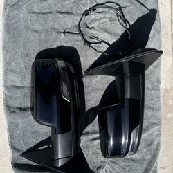Gen 5  2023 Ram 1500 Power fold heated mirrors