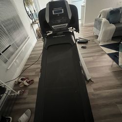 ProForm 520 ZNi Folding Treadmill, iFIT Compatible 