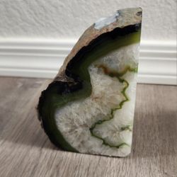 Polished agate geode