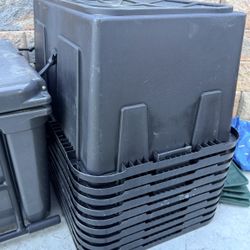Storage Container 27 Gallon (purchased At Costco) W/lids