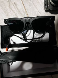 Smart glasses that can record