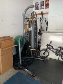 Everlast bag with stand