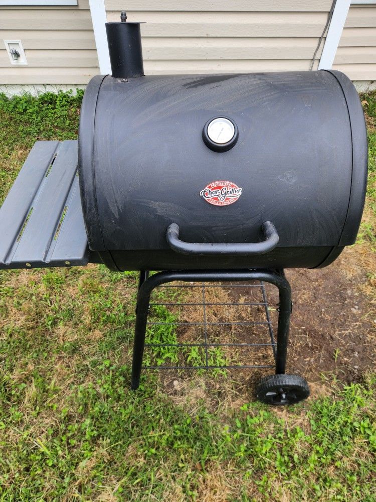 Outdoor Grill & Smoker – Great Condition – Barely Used!