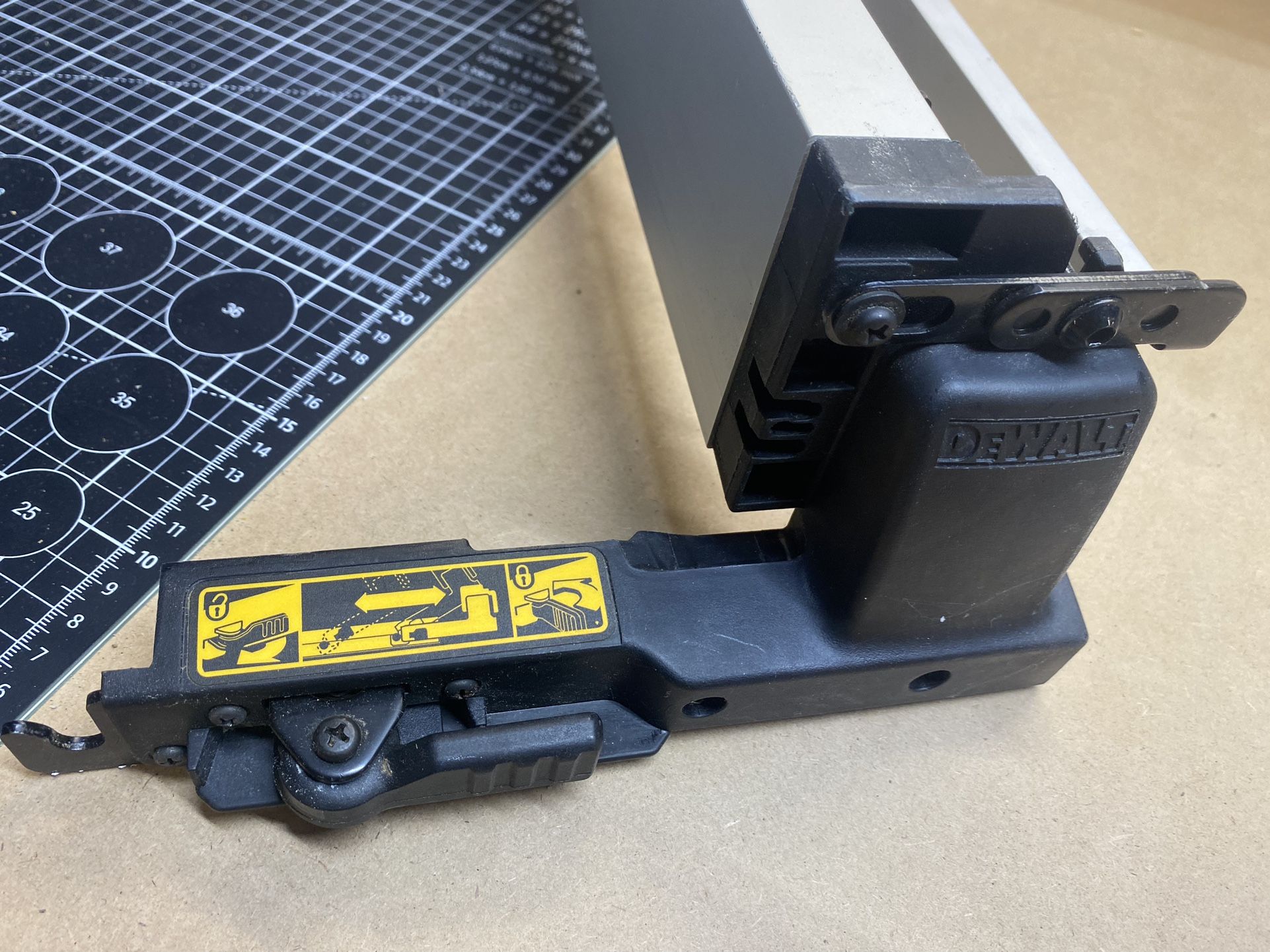 Table saw Fence - Dewalt 