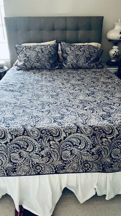 Queen Bedspread and Pillow Shams