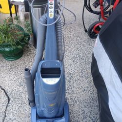 Kenmore  P R O G R E S S I V E  Vacuum Cleaner