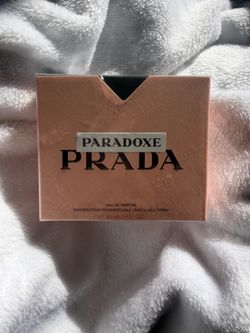 PARADOXE PRADA