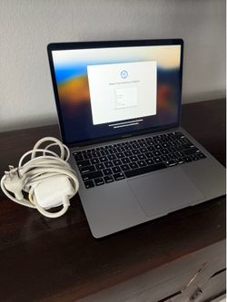 Apple MacBook Air (2018) – Good Condition – Includes Charger