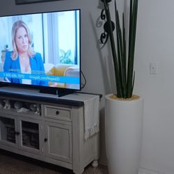 LARGE WHITE VASE WITH PLANT