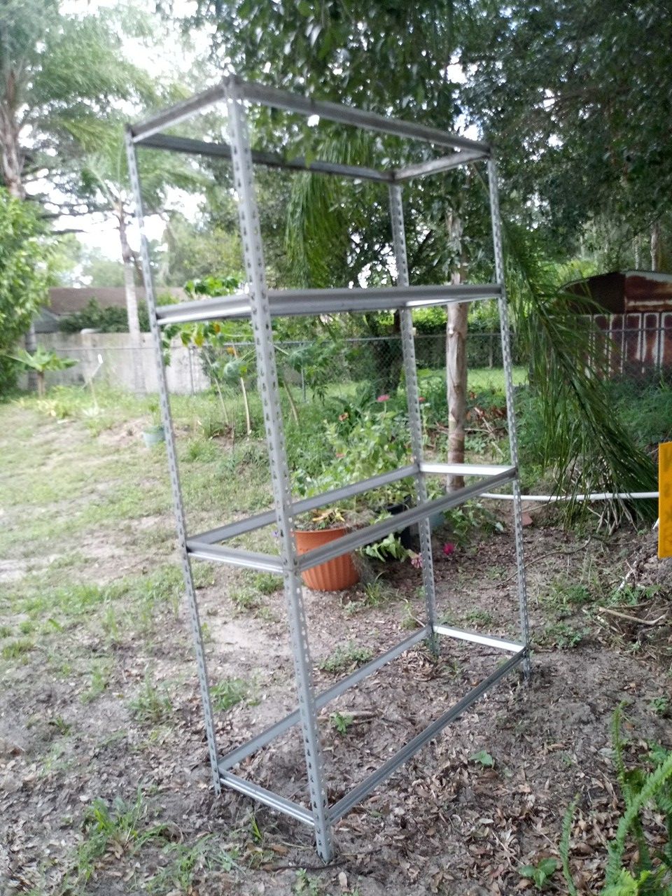 4 tier Rack very good 84