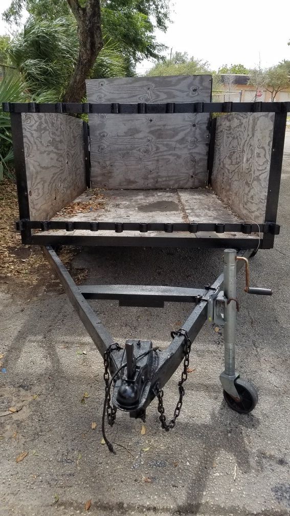 UTILITY TRAILER ALMOST NEW 5 X 8 FT