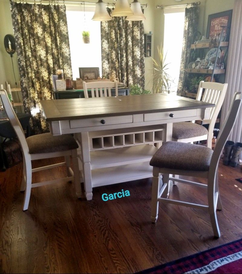 Ashley Brand New💥 Vintage dining counter table and 4 bar stools💥Rustic Style 