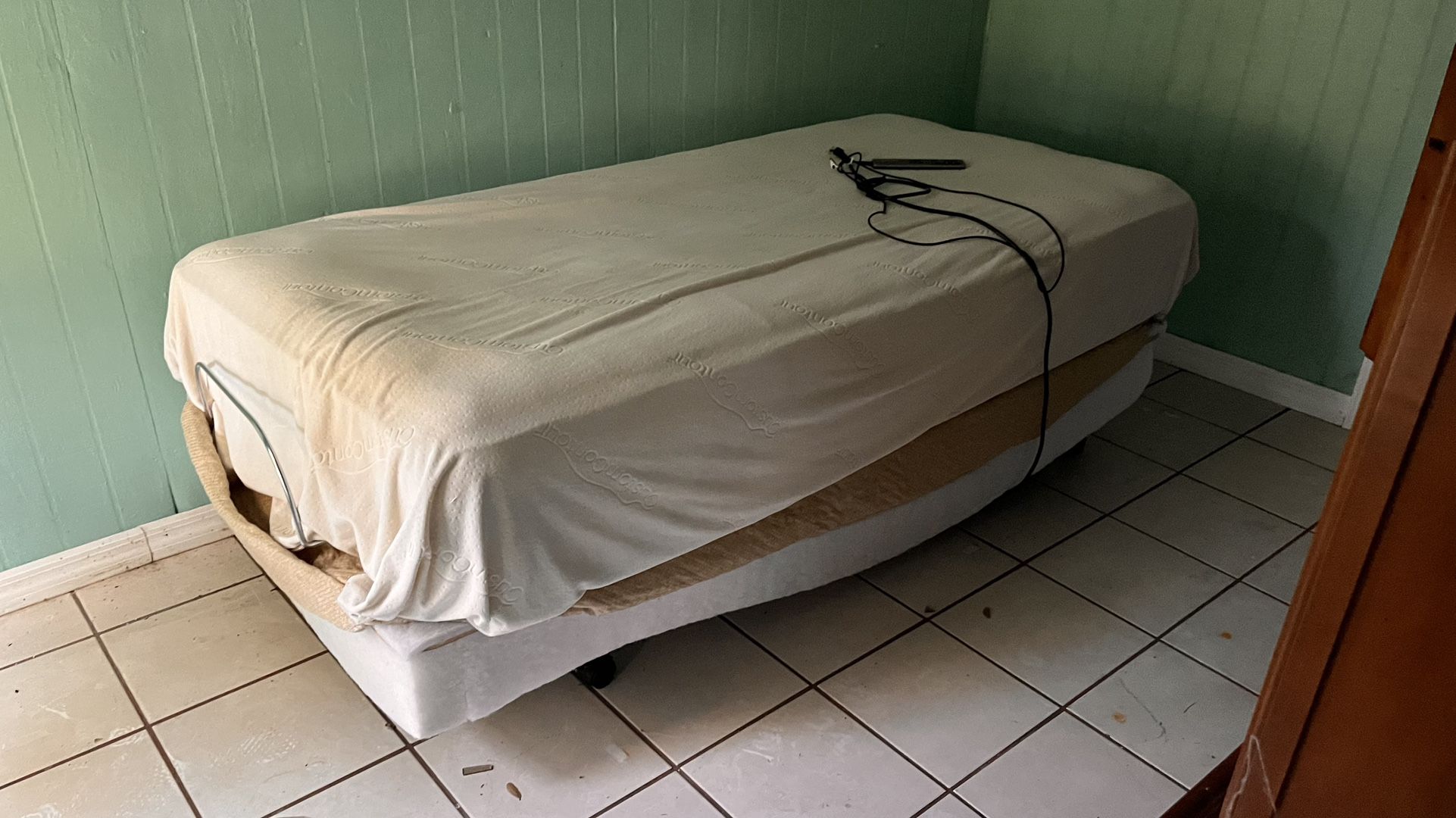 Medical Bed For Patient On Whheels