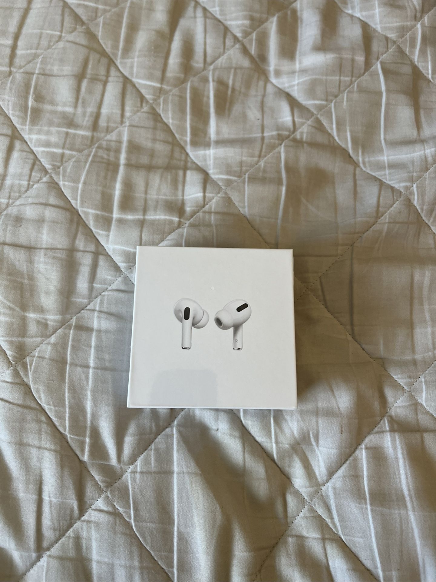 airpods pro with magsafe charging case