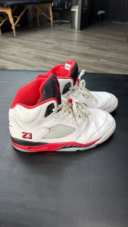 Jordan Retro 5's Fire Red Size 10.5