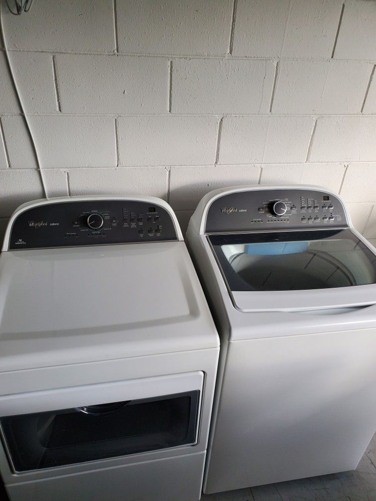 washer dryer Whirpool in excellent condition new model for Sale in