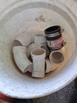 16  2" fittings. Pvc.   Free