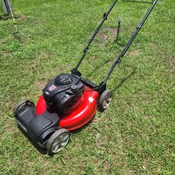 Yard Machine 21" Self-propelled Lawn Mower 