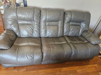 Ashley Furniture 5 Seat Leather Couch and Loveseat w/Four Recliners