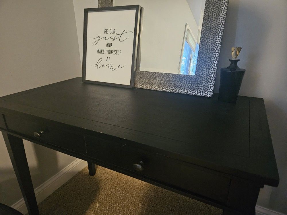 Black Desk