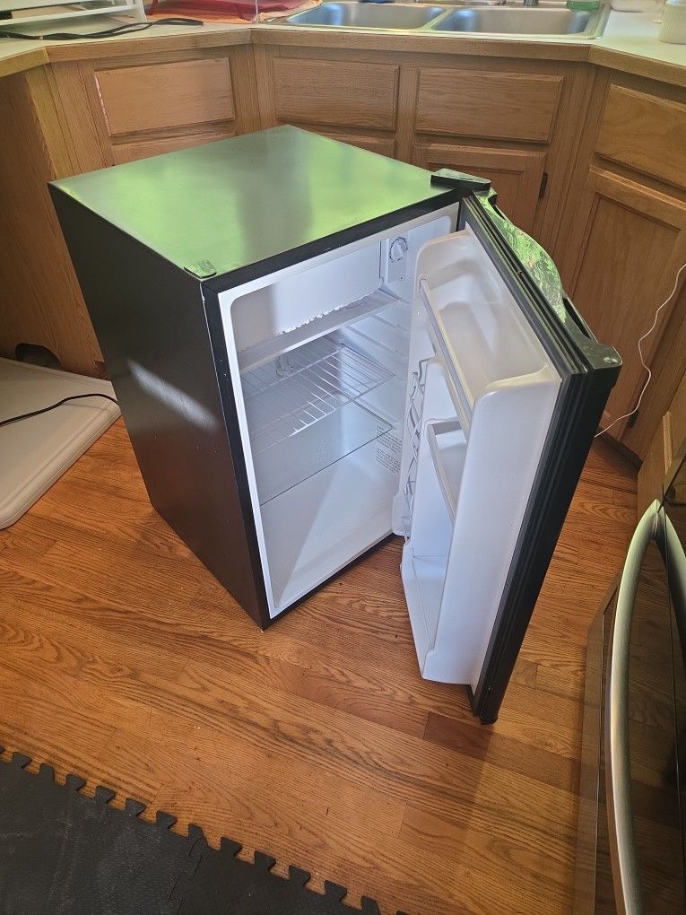 Mini Fridge/freezer
