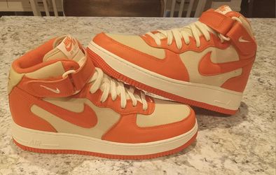 100% AUTHENTIC Men's Nike
Air Force 1 Mid '07 Linen/Safety Orange LX Premium Size 10 BRAND NEW $120 DS