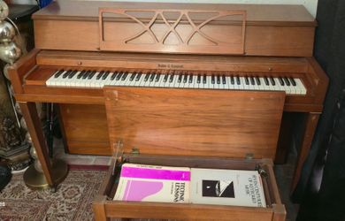 Kohler & Campbell Console Piano with Storage Bench