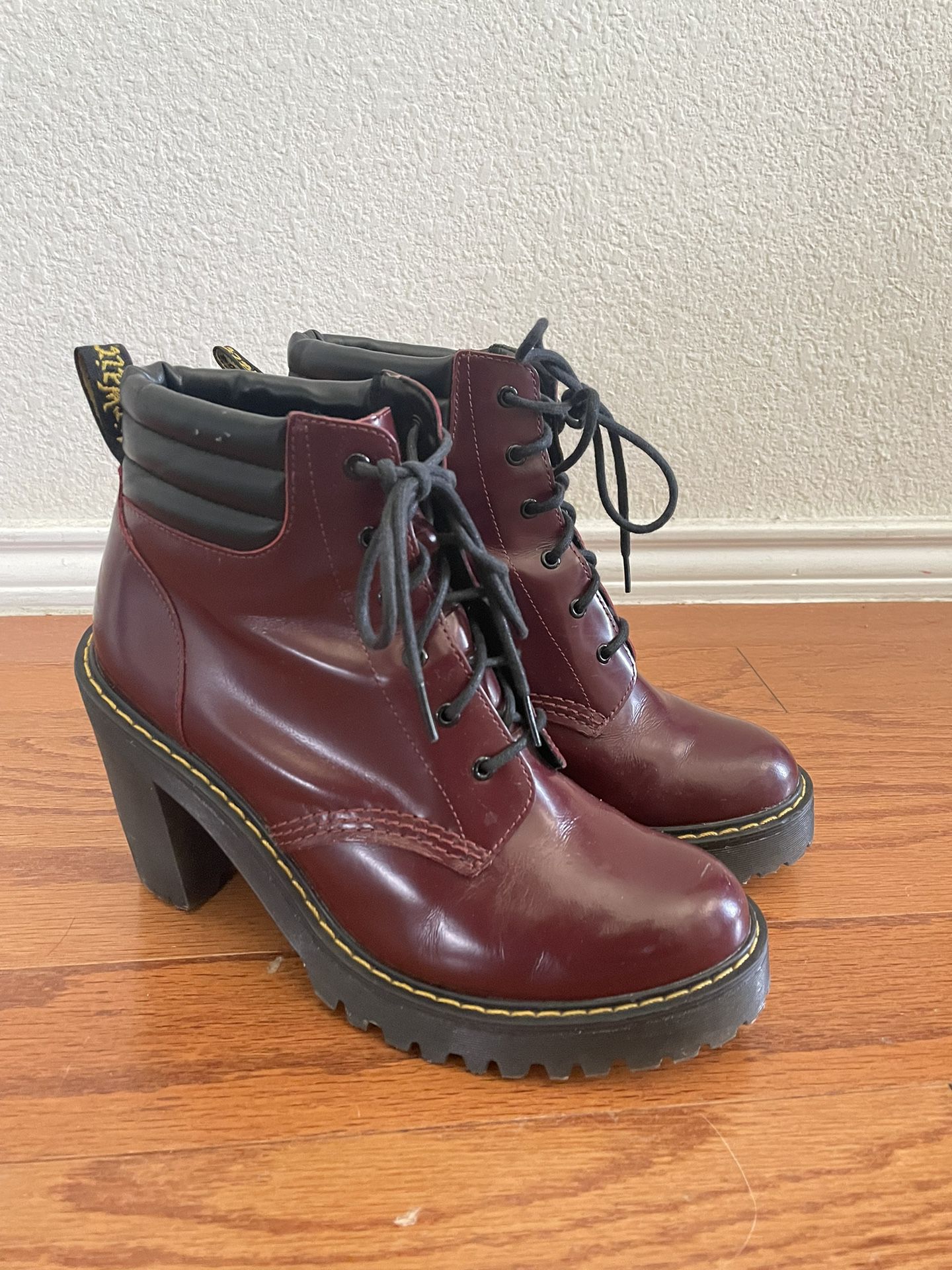 spel exegese voorjaar Dr Martens Heeled boots Size 8 for Sale in Rockwall, TX - OfferUp