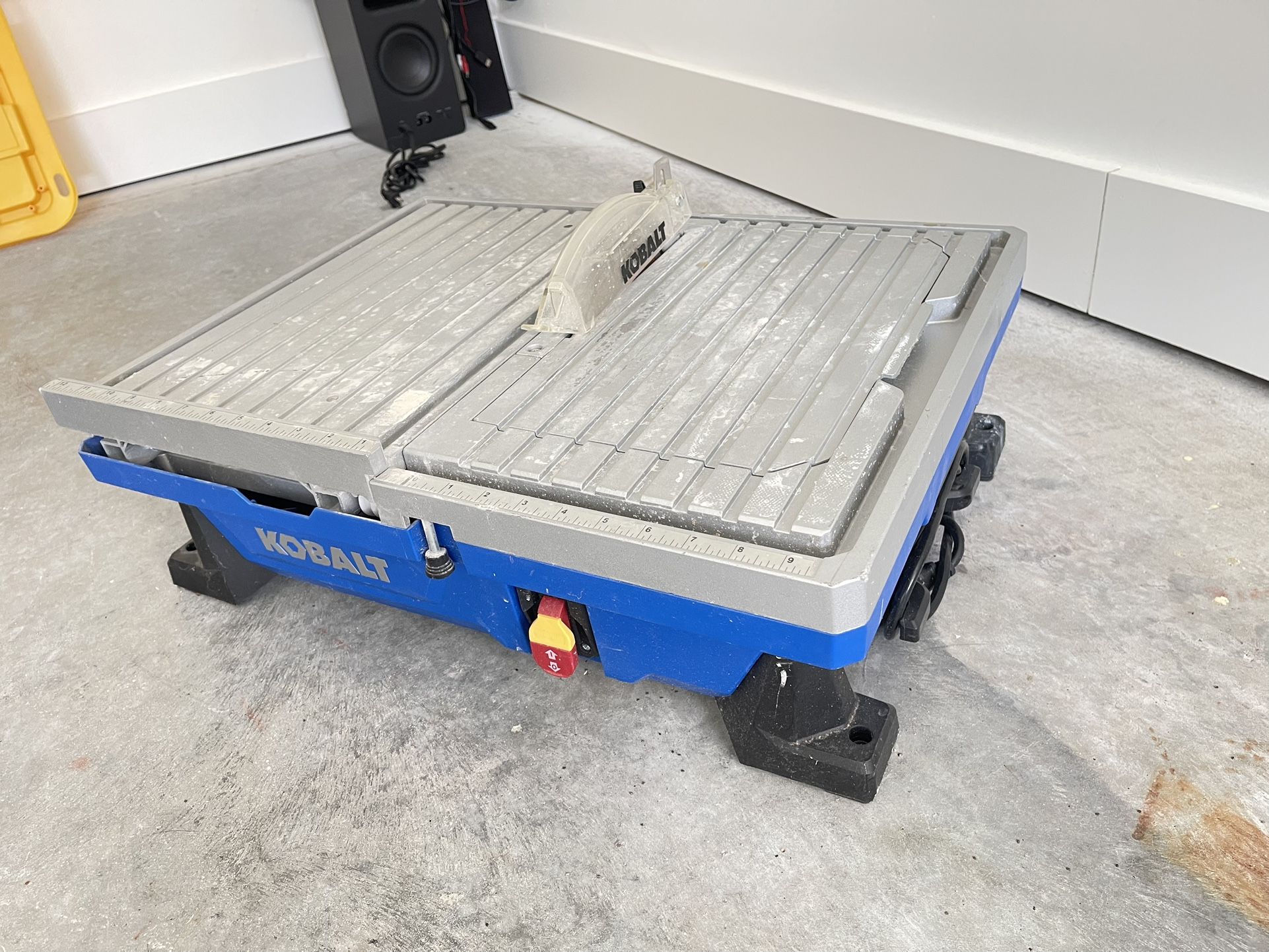Kobalt 7-in 6-Amp Wet Tabletop Sliding Table Corded Tile Saw