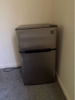 RCA 3.2 cu ft 2-Door Mini Fridge & Freezer (Stainless Steel) - Ice Cold!