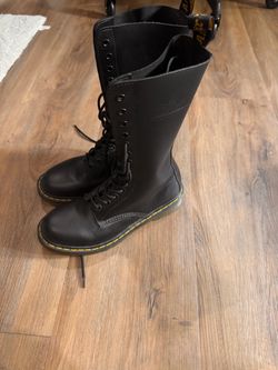 Dr. Martens 14 holes