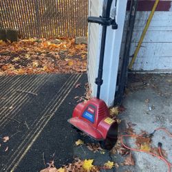 Toro Power Shovel 