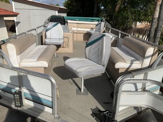 Sun Tracker Pontoon Boat Party Barge