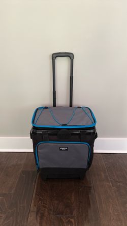 Igloo wheeled cooler