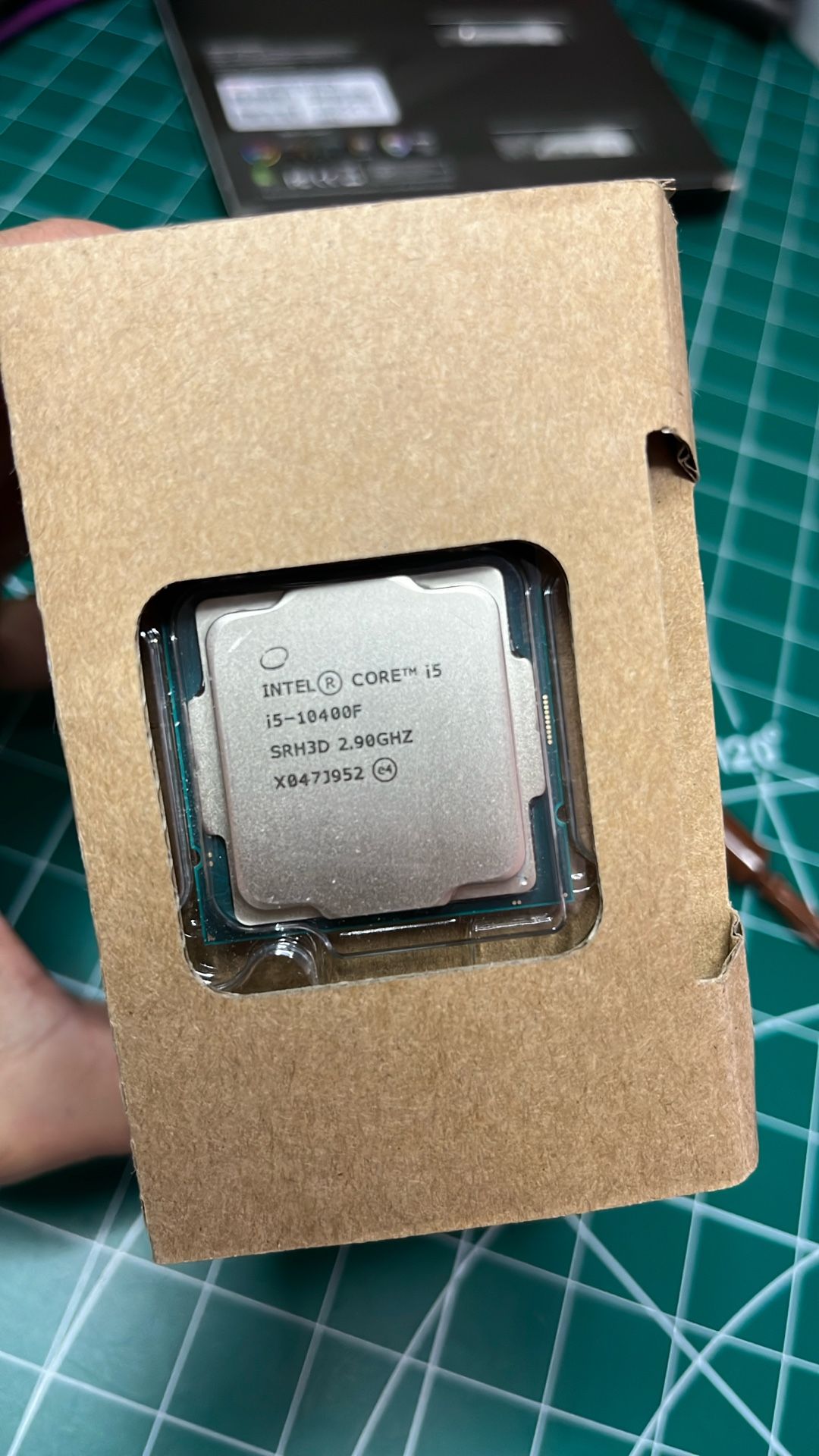 Intel i5 10400 F LGA 1200 with CPU cooler fan