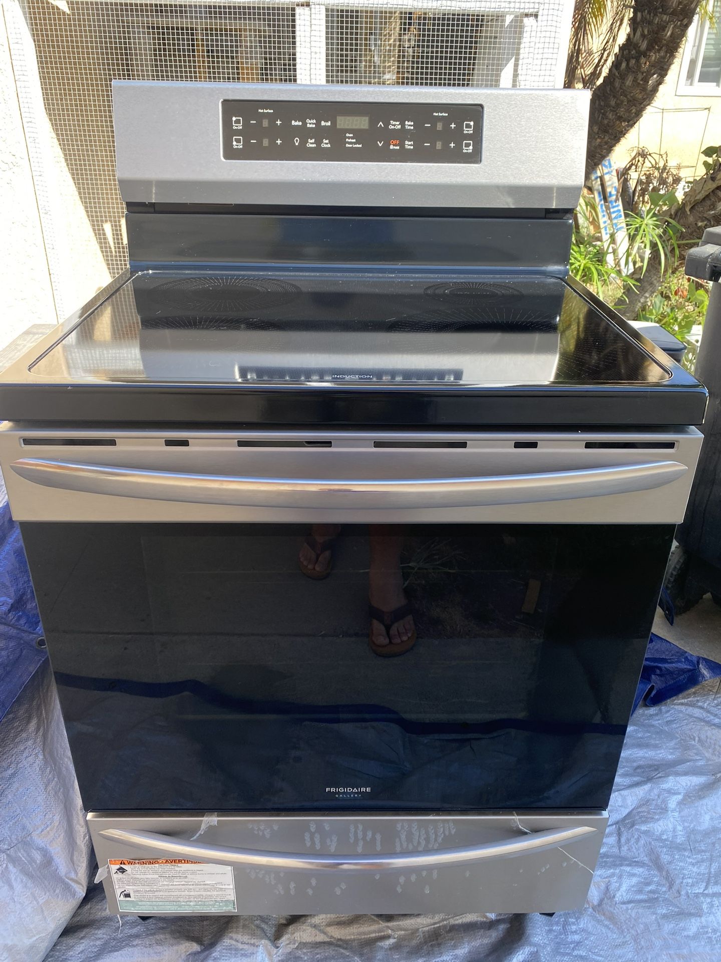 Lightly used Frigidaire gallery Induction Stove 220v