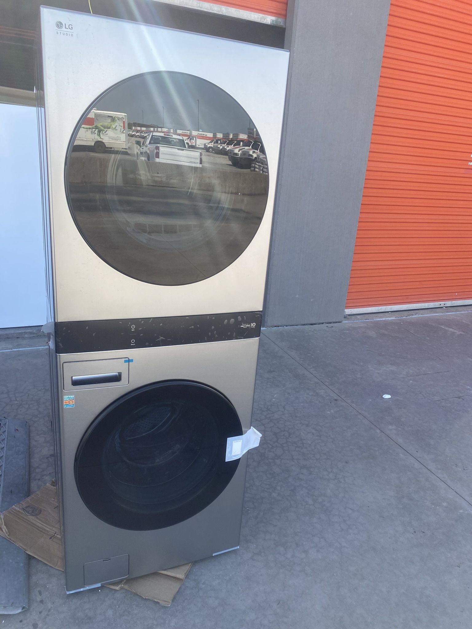 New Scratch & Dent LG STUDIO WashTower Gas Stacked Laundry Center with 5-cu ft Washer and 7.4-cu ft Dryer (ENERGY STAR) $1800.00 O.B.O.