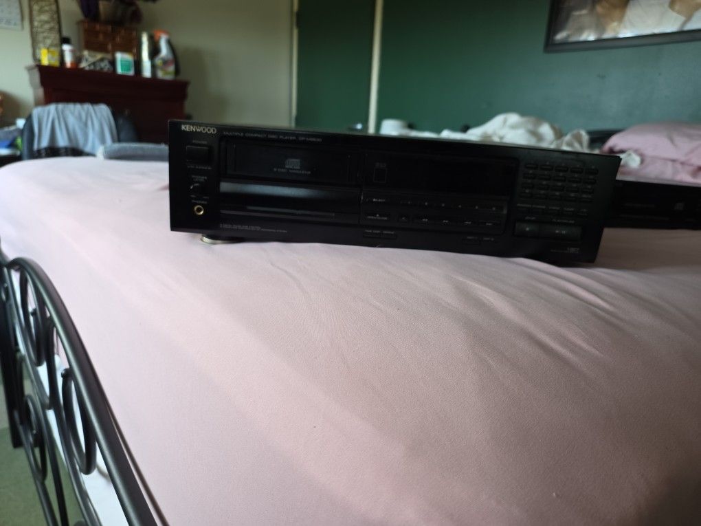 Kenwood Multiple Compact Disc Player DP-M6630