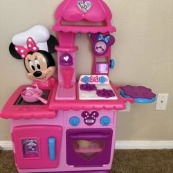 Disney Junior Minnie Mouse Flipping Fun Pretend Play Kitchen Set. 