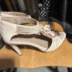 Sz 7.5 Cole Haan Heels 