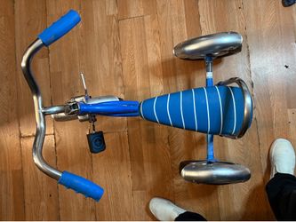 Lil Stingray Schwinn Tricycle Blue