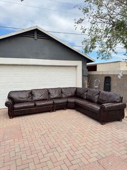 LEATHER SECTIONAL COUCH ***FREE DELIVERY***
