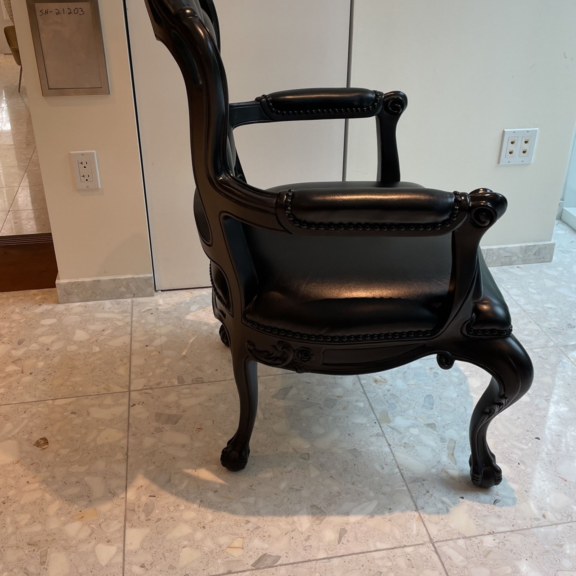 Set of 4 Chairs In Black Wood & Leather