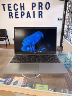 Laptop Dell 5540, i5 13th gen, 256gb SSD, 16gb RAM. In great working condition. Supper fast laptop.
