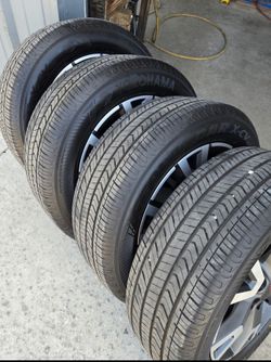 Came off a 2025 4Runner TRD Sport - If there's 300 Miles on them I'd be surprised. 20" inch machine finished alloy wheels (20x8") 31.5" Yokohama Geol